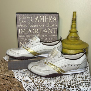 Red by Marc Ecko women’s leather sneakers shoes, size 8.5